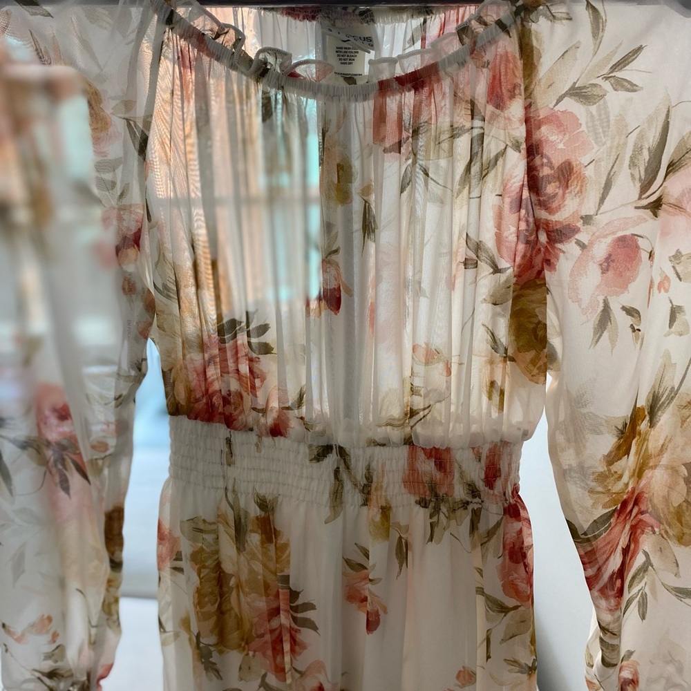 Size 4 Enfocus studio floral dress. Perfect for wedding guests in spring.